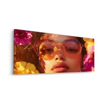 Florales Porträt mit Sonnenbrille - Dibond-Bild matt