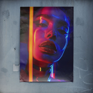 Rostro de mujer con luz neón - póster