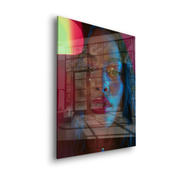 Retrato de mujer con resplandor neón - cuadro en vidrio acrílico