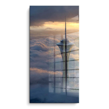 Torres entre nubes en horizonte urbano - cuadro PVC brillante
