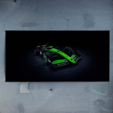 Bolid Kick Sauber Formuły 1 pod kątem z przodu - plakat