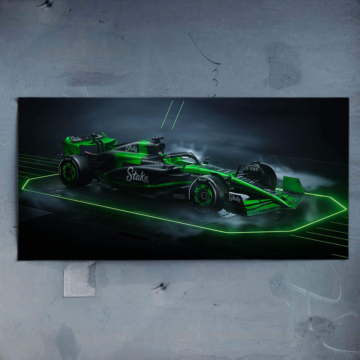 Bolid Kick Sauber Formuły 1 w błyskawicach - plakat