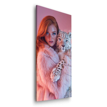 Sommersprossiges Mädchen mit Leopard - Acrylglasbild