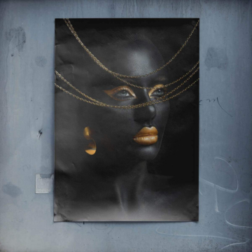 Retrato de mujer enmascarada en negro y dorado - póster