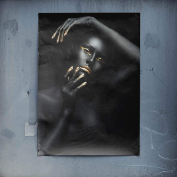 Retrato de rostro negro y dorado - póster