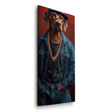 Hund im Streetwear-Look mit goldener Kette - Dibond-Bild matt