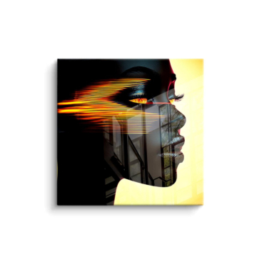 Perfil de mujer con luz dorada - cuadro PVC brillante