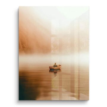 Einsames Boot auf nebligem See - PVC-Bild glänzend