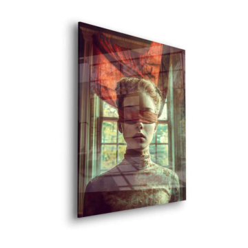 Portrait de femme aux yeux bandés à la fenêtre - tableau en verre acrylique