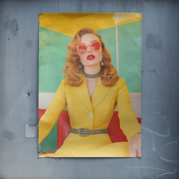 Glamour w żółtym garniturze retro - plakat