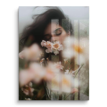 Frau in Bloom soft Focu - PVC-Bild glänzend