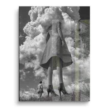 Mujer gigante con vestido de nube - cuadro PVC brillante