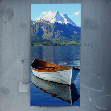 Barca en lago de montaña - póster