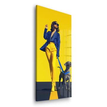 Stylische Frau beim Spaziergang mit Hund - Acrylglasbild