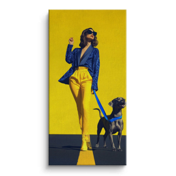 Stylische Frau beim Spaziergang mit Hund - Leinwandbild