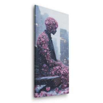 Einsame Figur unter Blumen - Dibond-Bild matt