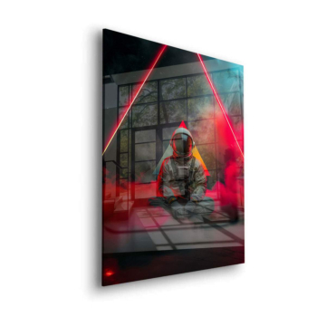 Astronaut unter Neon-Dreieck - Acrylglasbild