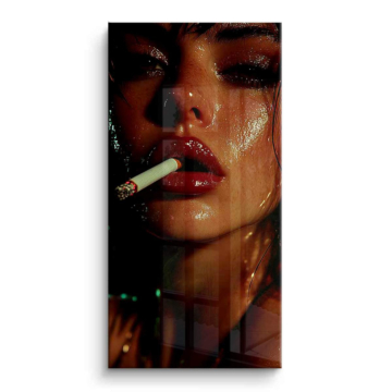 Beauté fumant dans une ambiance cinématographique - tableau PVC brillant
